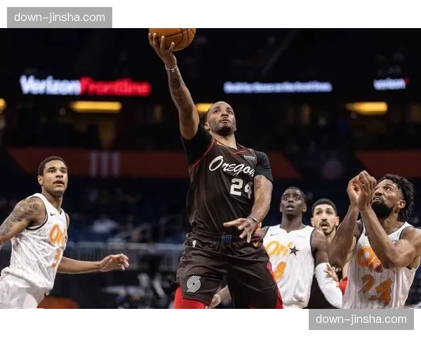 评论:季后赛门槛之战,防守韧性取代对攻成为取胜之钥 评论:季后赛门槛之战,防守韧性取代对攻成为取胜之钥