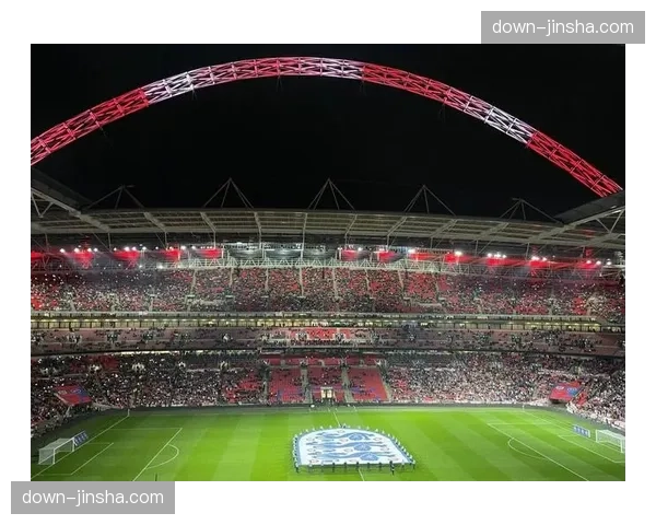 温布利球场草皮更换工程完成,为欧冠决赛提供一流场地条件 温布利球场草皮更换工程完成,为欧冠决赛提供一流场地条件